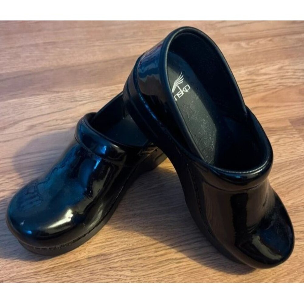 Dansko Professional Black Patent Leather Clogs Women's EU 37 US 6.5 7